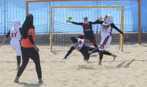  آغاز مسابقات هندبال ساحلی بانوان با چهار بازی
